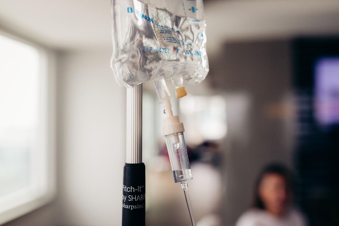 IV drip bag - learn how Vida-Flo Brookhaven's treatments can help with chronic migraines